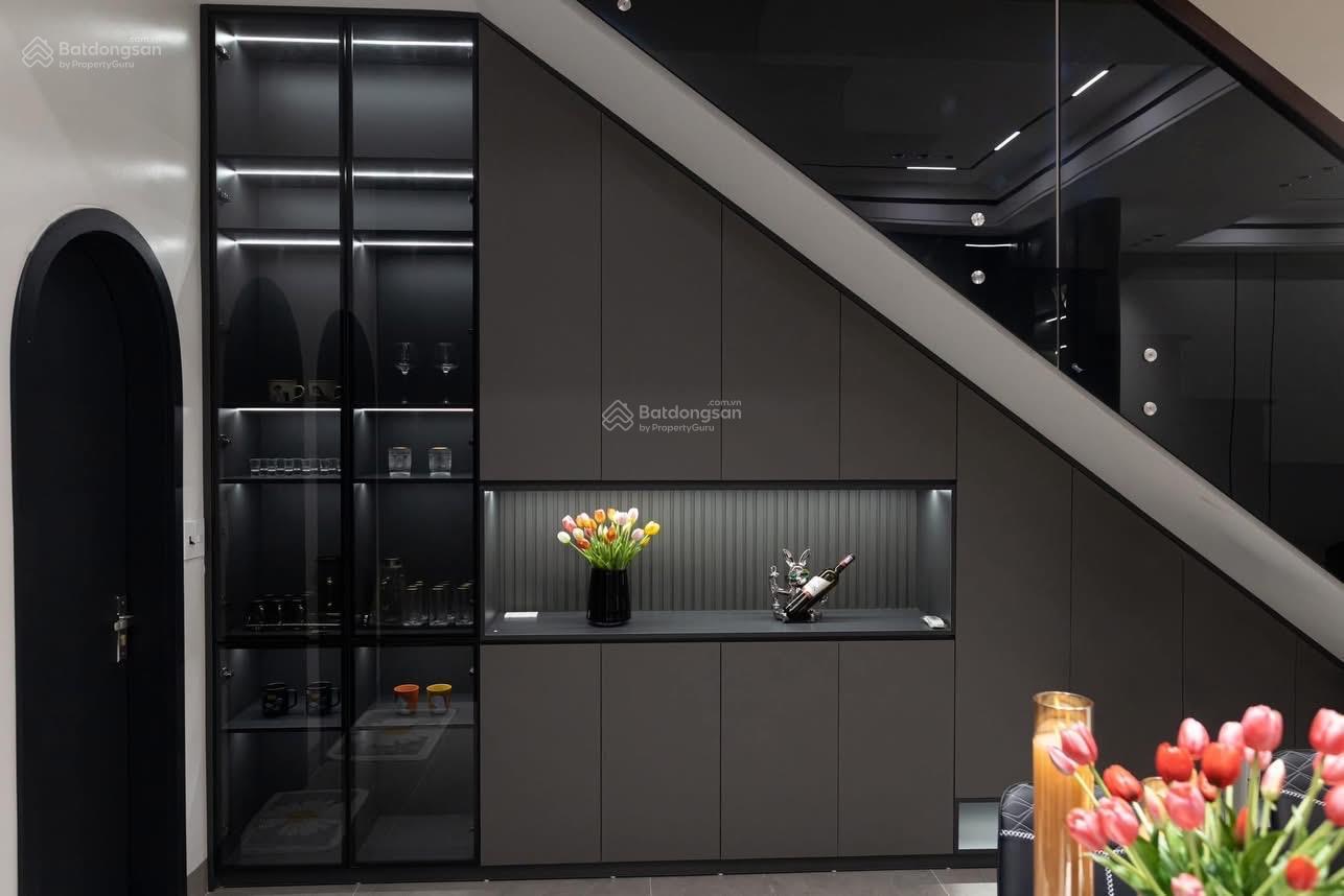 Bán nhà phường 6, Tân Bình, HXH đường Đất Thánh; (6*8m); nhà 5 tầng