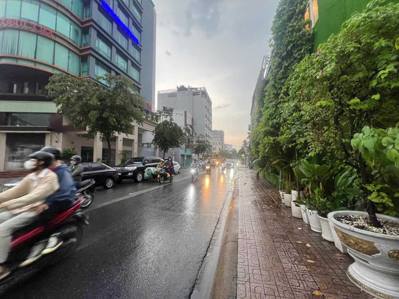 Bán đất xây tòa nhà Lý Thường Kiệt P14 Q. 10 DT 14x24m CN: 336m2 CTXD: Hầm 8 tầng giá: 100 tỷ