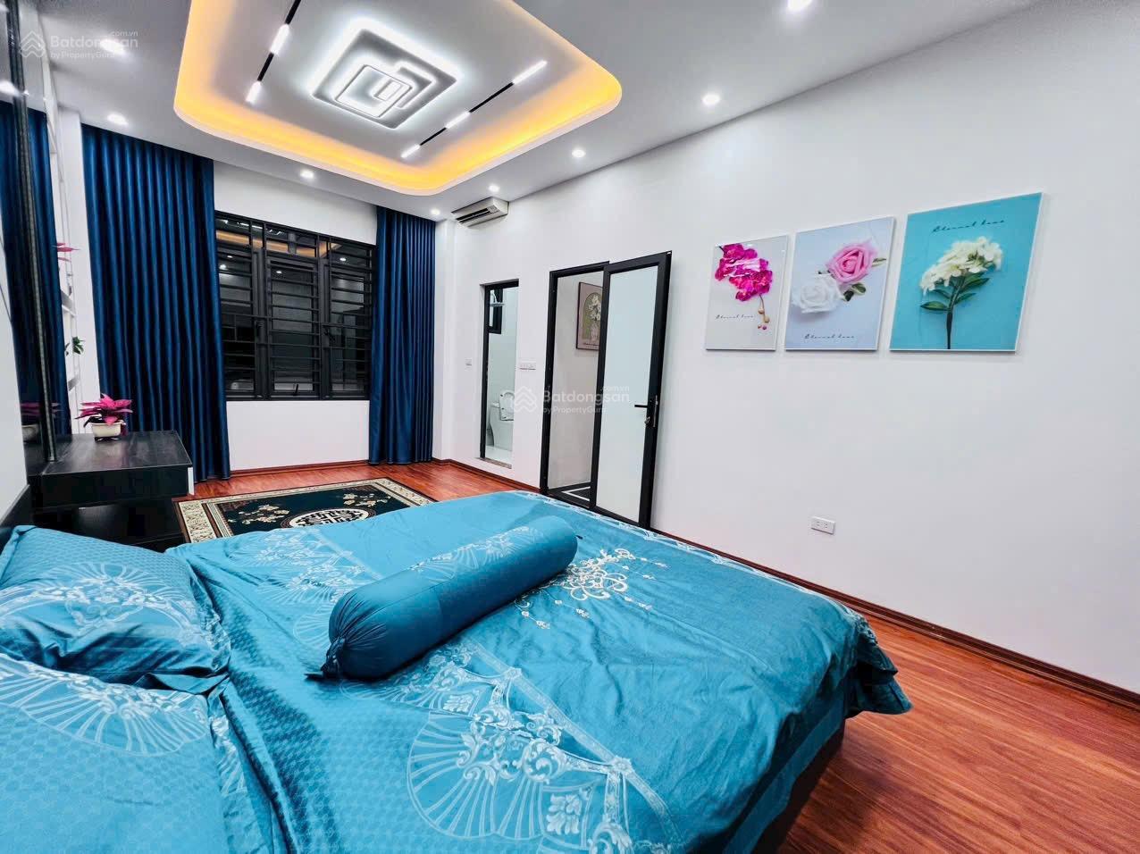 Bán nhà phố Nghĩa Tân, một nhà ra phố, ô tô, nhà mới ở ngay, ô chờ thang máy, kinh doanh, 60m2*5T