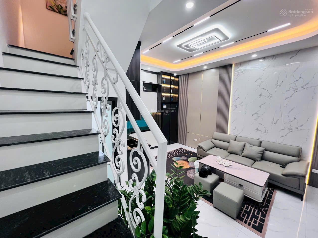 Bán nhà phố Nghĩa Tân, một nhà ra phố, ô tô, nhà mới ở ngay, ô chờ thang máy, kinh doanh, 60m2*5T