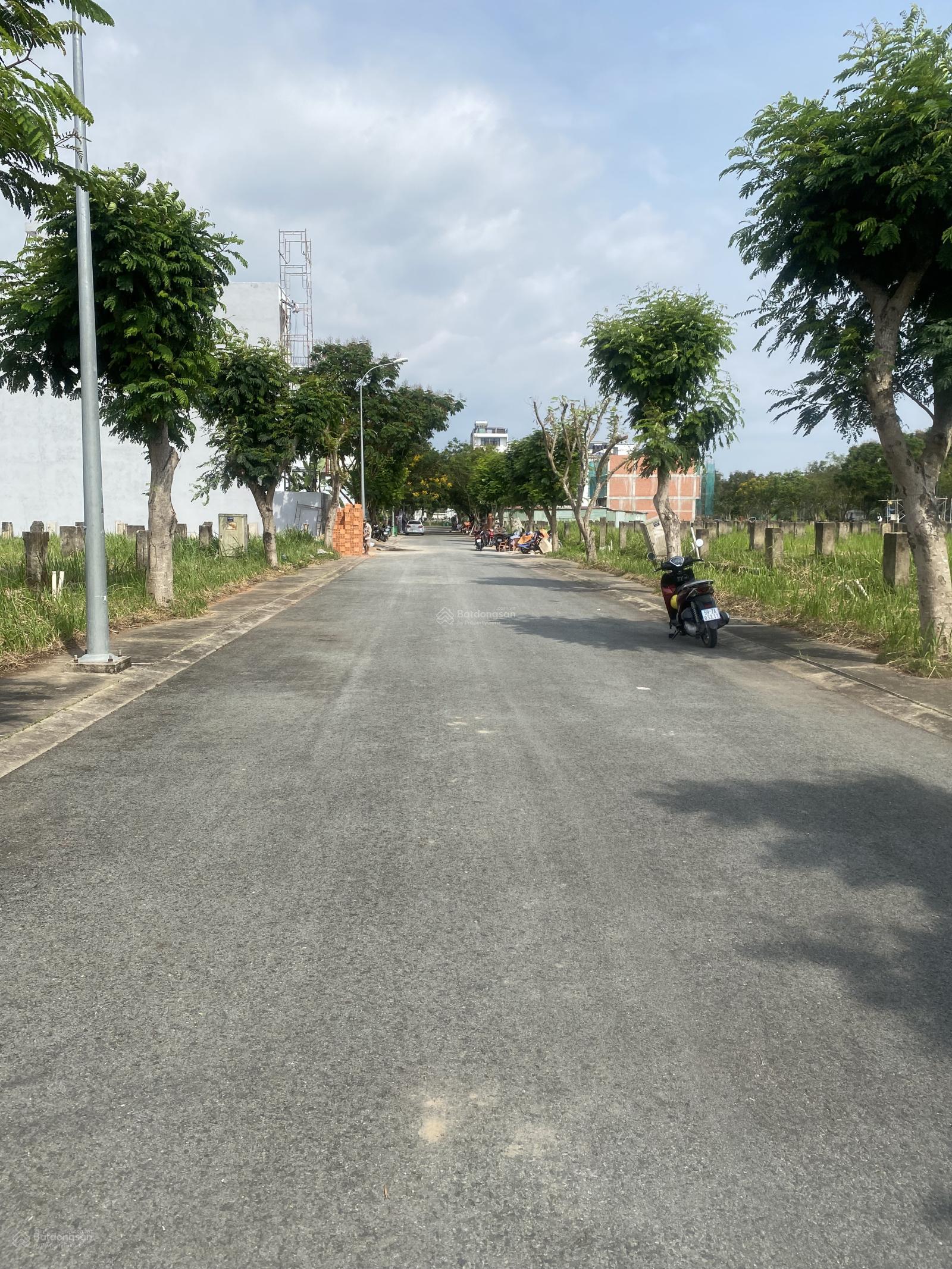 Cần bán nhanh đất nền DA LAGO CENTRO Long An, 70M2, MT đường lớn, sổ đỏ cầm tay 1,160tỷ 0918 278 ***