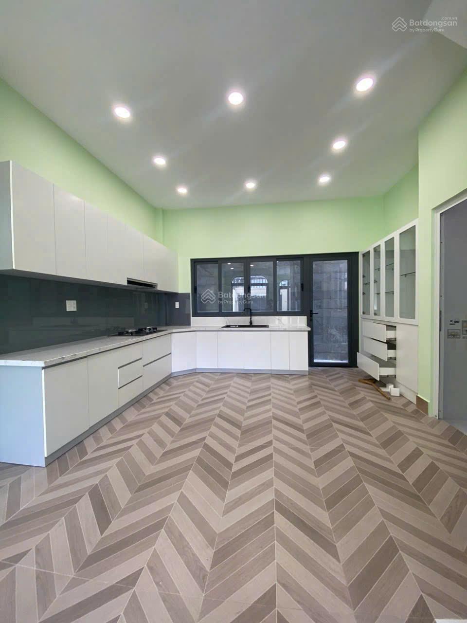 Cho thuê nhà 247/1A Huỳnh Văn Bánh, Phường 12, Quận Phú Nhuận hẻm xe hơi