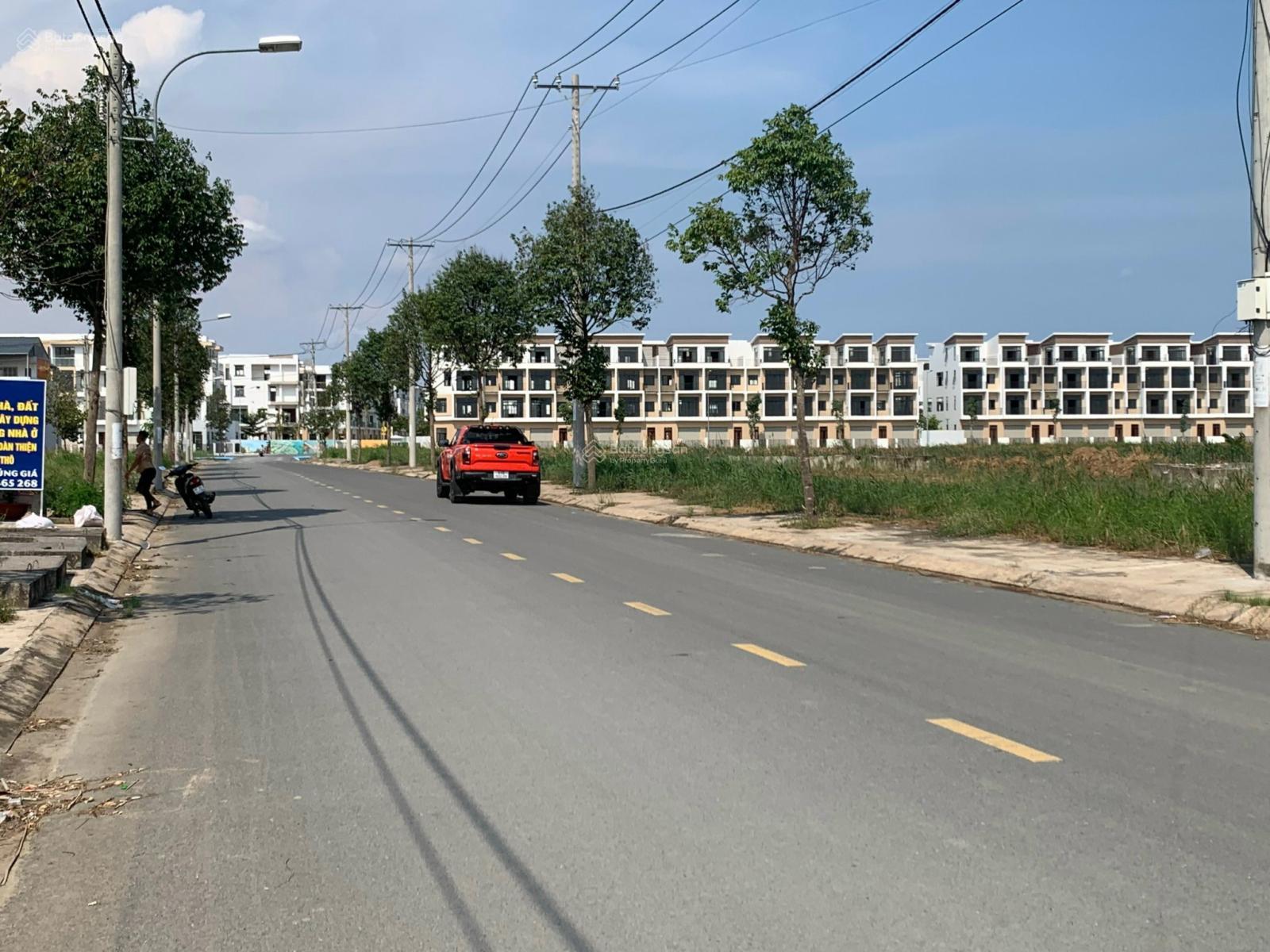 Cần bán gấp nền đường số 23 khu dân cư Sài Gòn Village Long Hậu rộng 17m nền 80m2 giá 2tỷ350