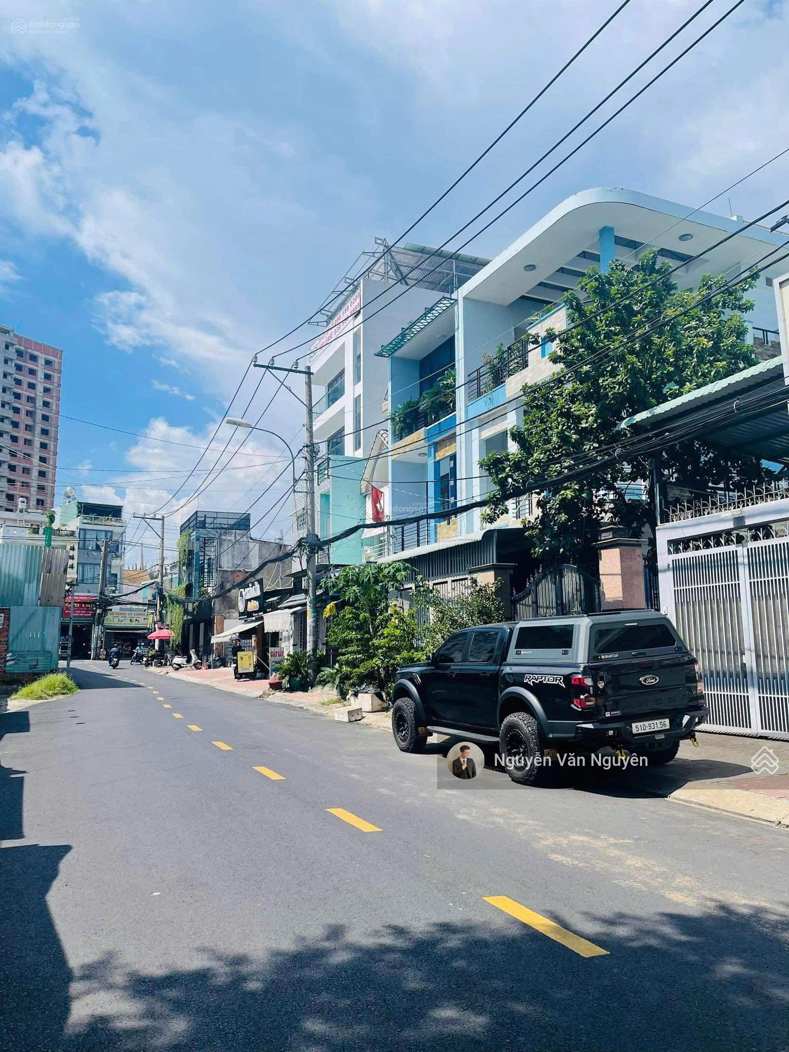 Bán lô đất 2 MT Hồ Bá Phấn 253,7m2 (12 x 21m). Xây được hầm 6 lầu. DT sàn 930m2. Cạnh ga Metro