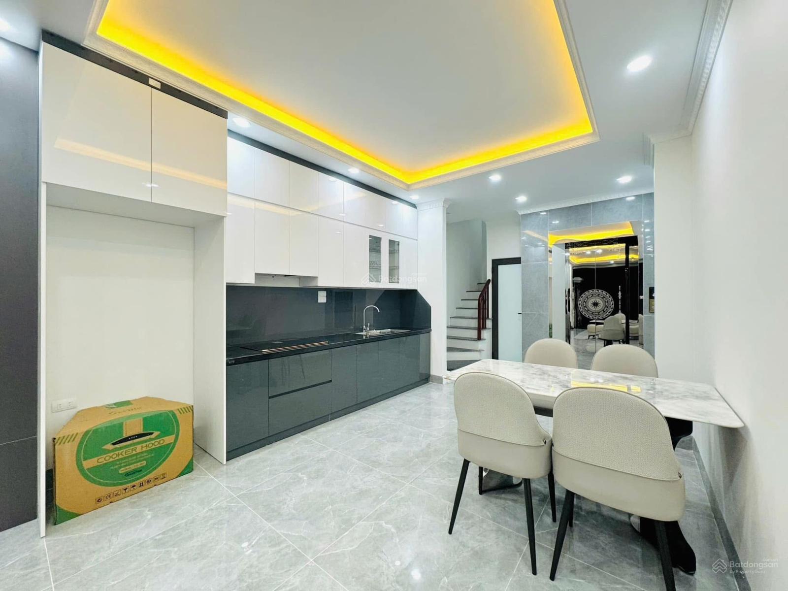 Bán gấp, nhà Đào Tấn, ngõ thông, lô góc, 7 tầng thang máy, ở luôn 44.8m2