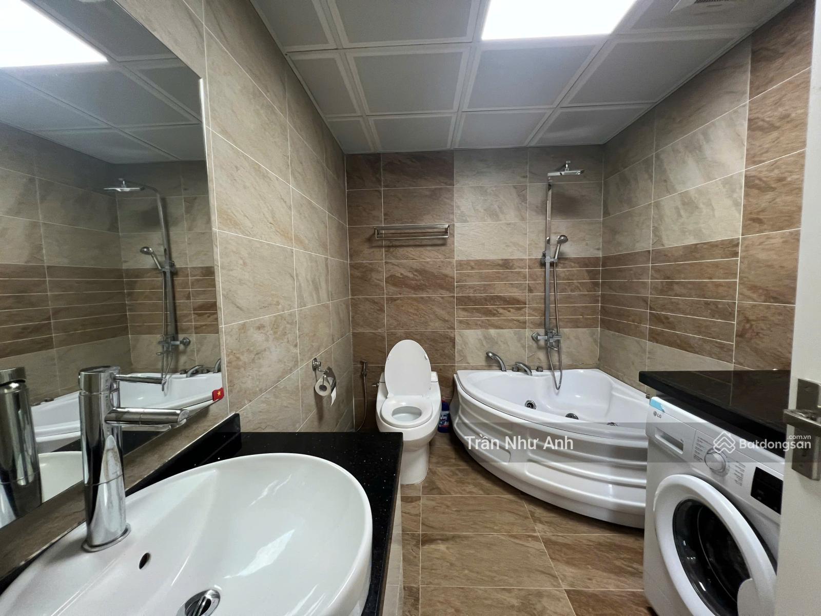 Bán gấp CH Vinhomes Nguyễn Chí Thanh, căn góc, 137m2, 3PN, view hồ Ngọc Khánh giá rẻ Bán gấp CH Vinhomes Nguyễn Chí Thanh, căn góc, 137m2, 3PN, view hồ Ngọc Khánh giá rẻ