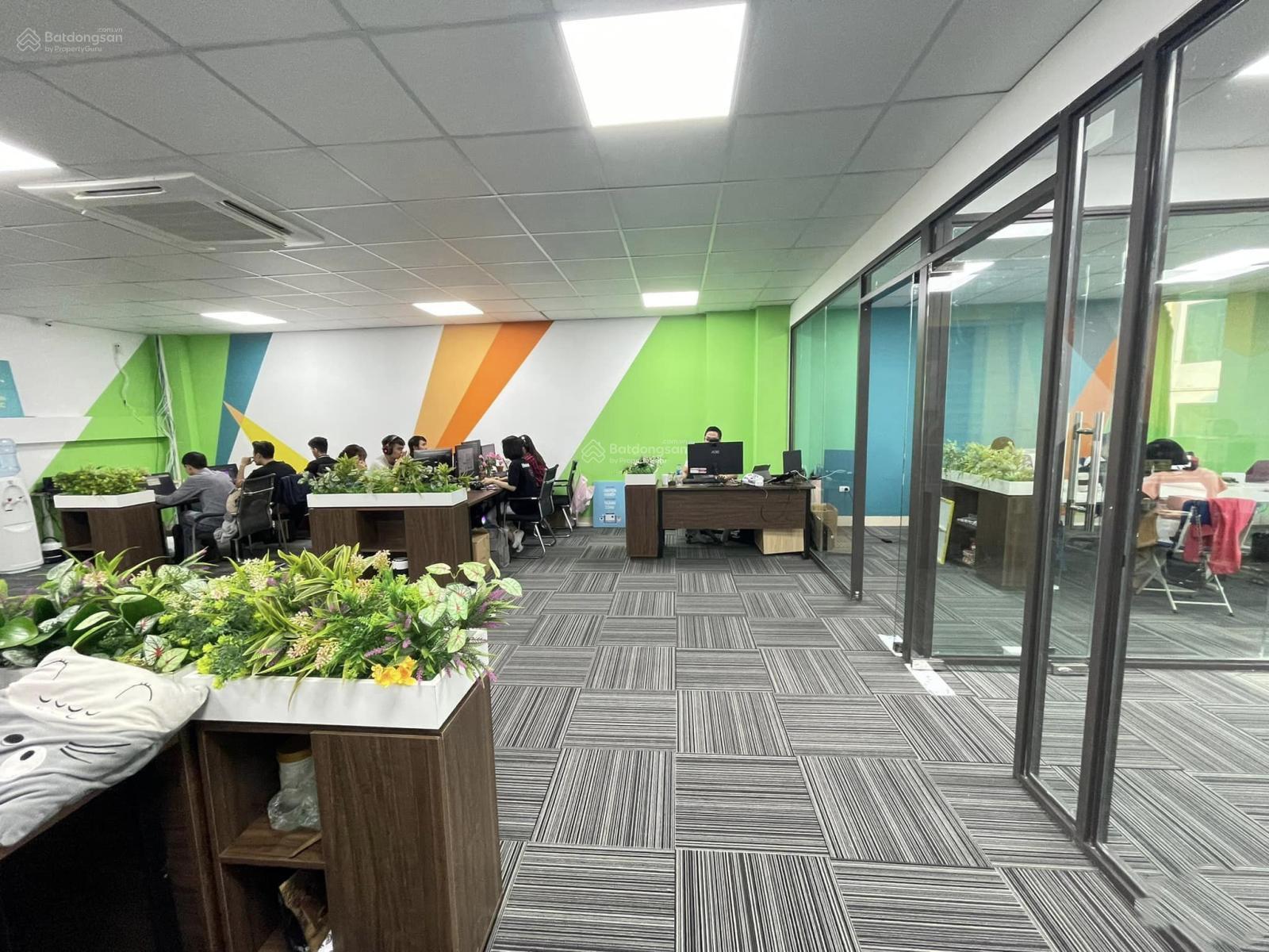 Cho thuê văn phòng 330m2 - giá thuê 45tr/tháng tại Thịnh Quang, Đống Đa sàn thông, hầm để xe rộng