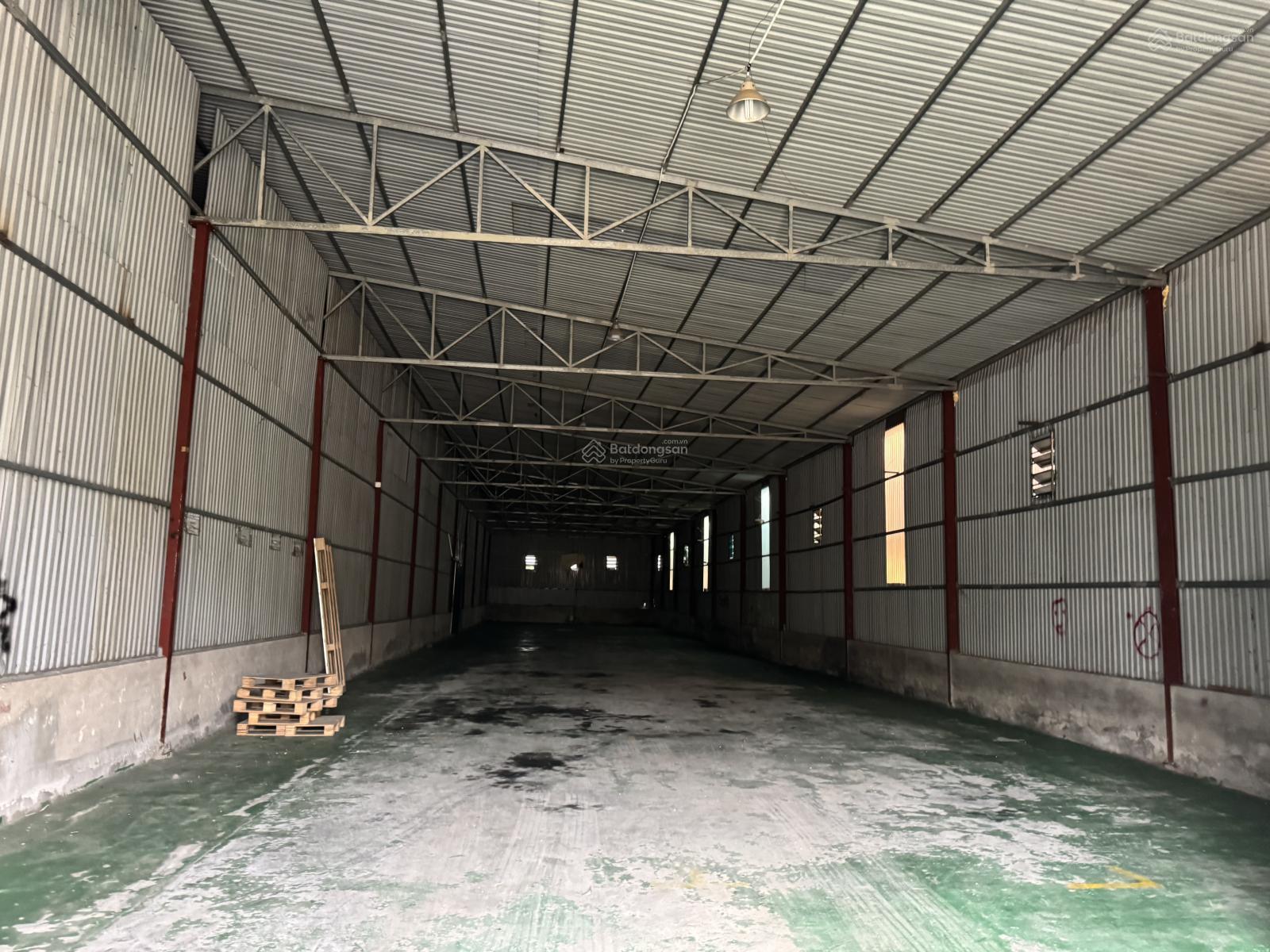 Chủ kho cho thuê kho đẹp 600m2 mặt QL32 ngã tư Trạm Trôi - 0912 666 ***