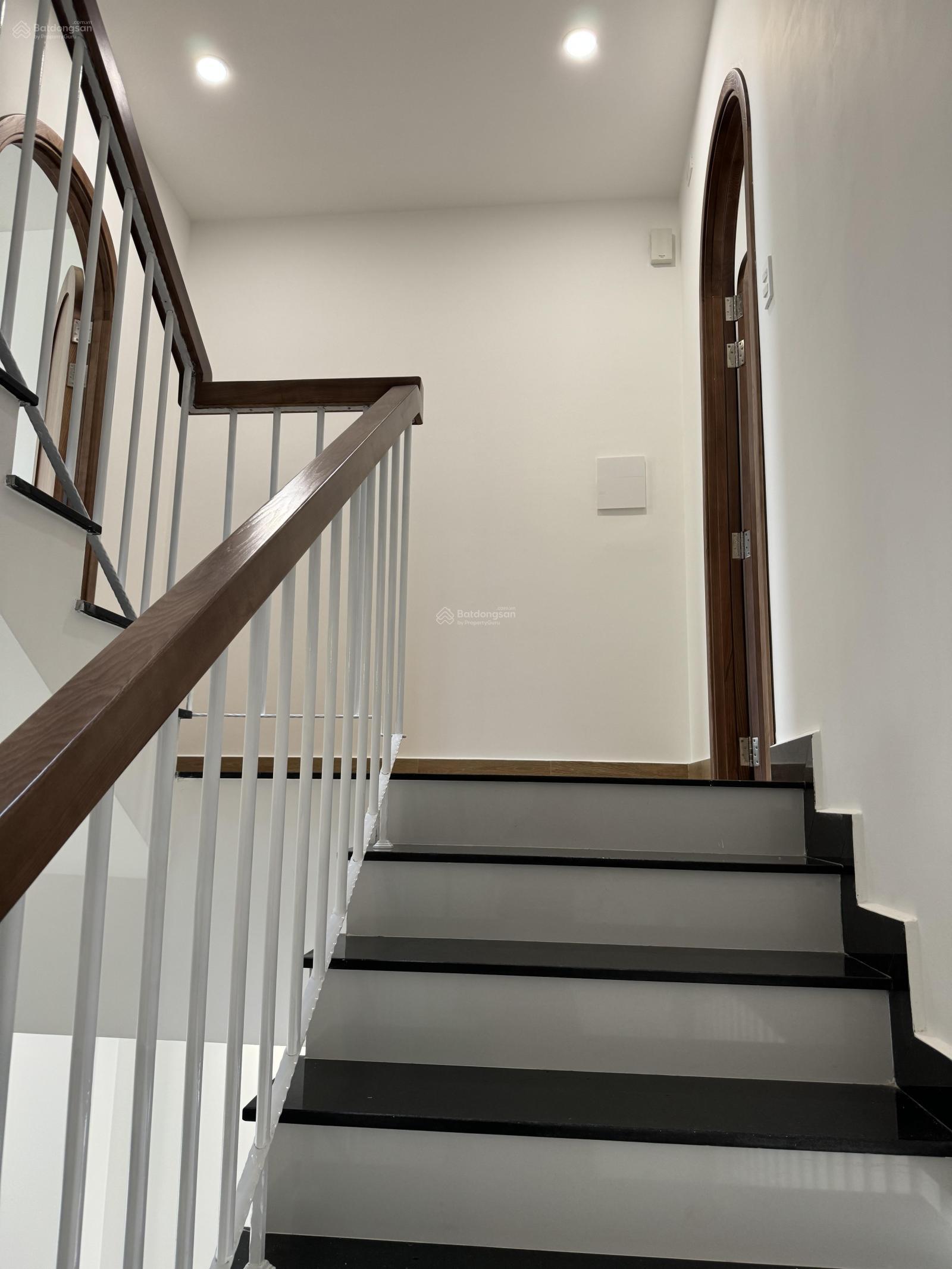 Cho thuê gấp nhà phố khu 6B Intresco giá 17tr/th