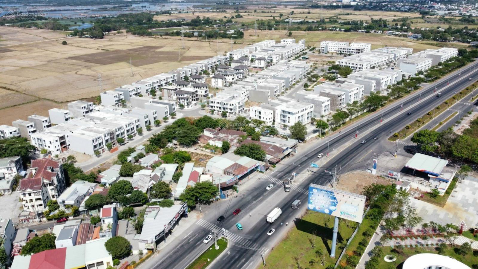 Bán gấp nền đất Bà Rịa City Gate, giá 2.2 tỷ. Mặt tiền QL 51, gần siêu thị GO 0775 707 *** Phạm Yến