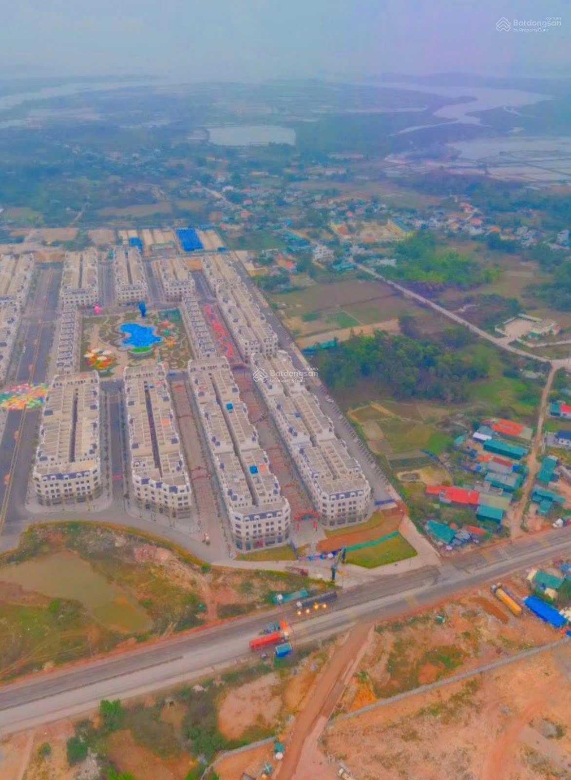 Duy nhất suất ngoại giao căn liền kề 5 tầng Vinhomes giá 3,6 tỷ. Bàn giao nhà, kinh doanh luôn