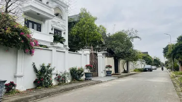 Bán nhà đất nhà 3 tầng. Biệt thự vip có sổ tại KCN Tiên Sơn, liên hệ 0326 569 ***