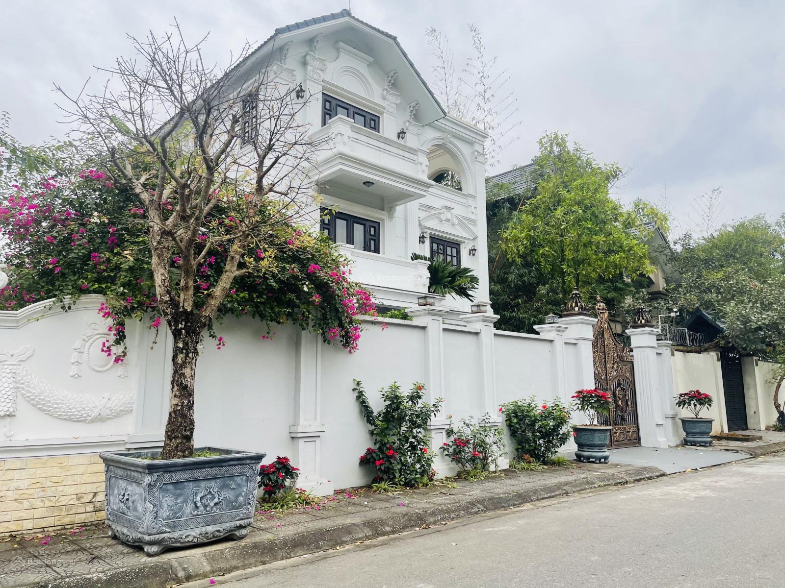 Bán nhà đất nhà 3 tầng. Biệt thự vip có sổ tại KCN Tiên Sơn, liên hệ 0326 569 ***