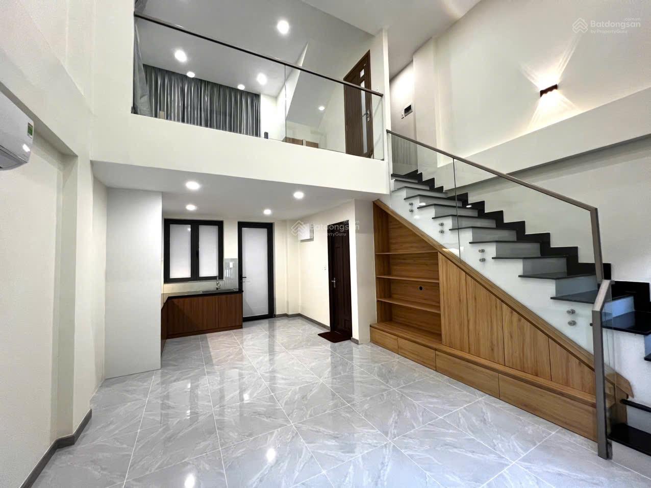 Nhà phố sân vườn full NT, Senturia Nam Sài Gòn, hướng Nam thoáng mát, sổ hồng sẵn, xách vali vào ở