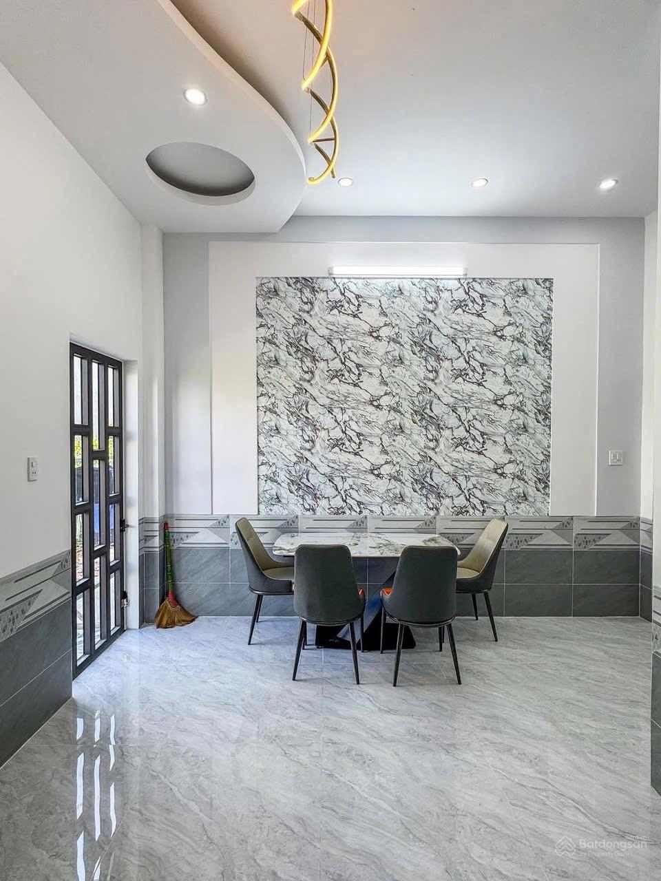 HXT LÊ QUANG ĐỊNH, P11, BTHANH - XE HƠI NGỦ TRONG NHÀ - SÁT MT - SỔ ĐẸP VUÔNG VỨC. 80M2 CHỈ 9.2 TỶ