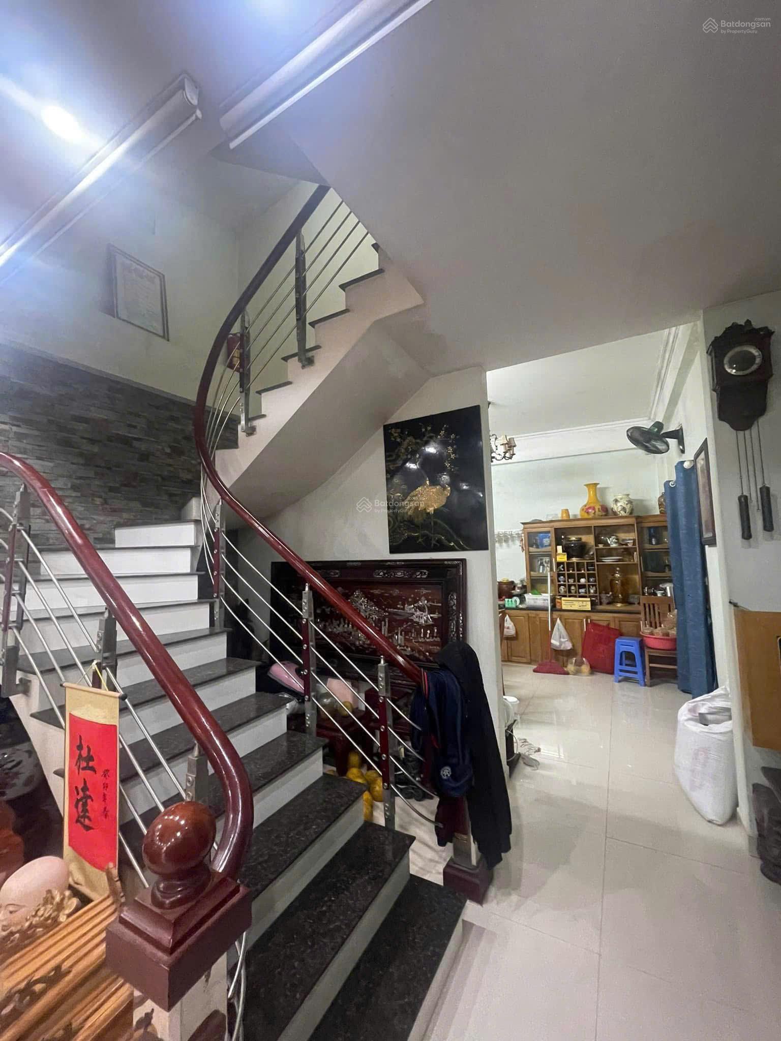 Chính chủ nhờ bán nhà đẹp dân xây, mặt ngõ phố Nguyễn Ngọc Vũ, Cầu Giấy, DT 48m2, 4T, chỉ 8.55 tỷ