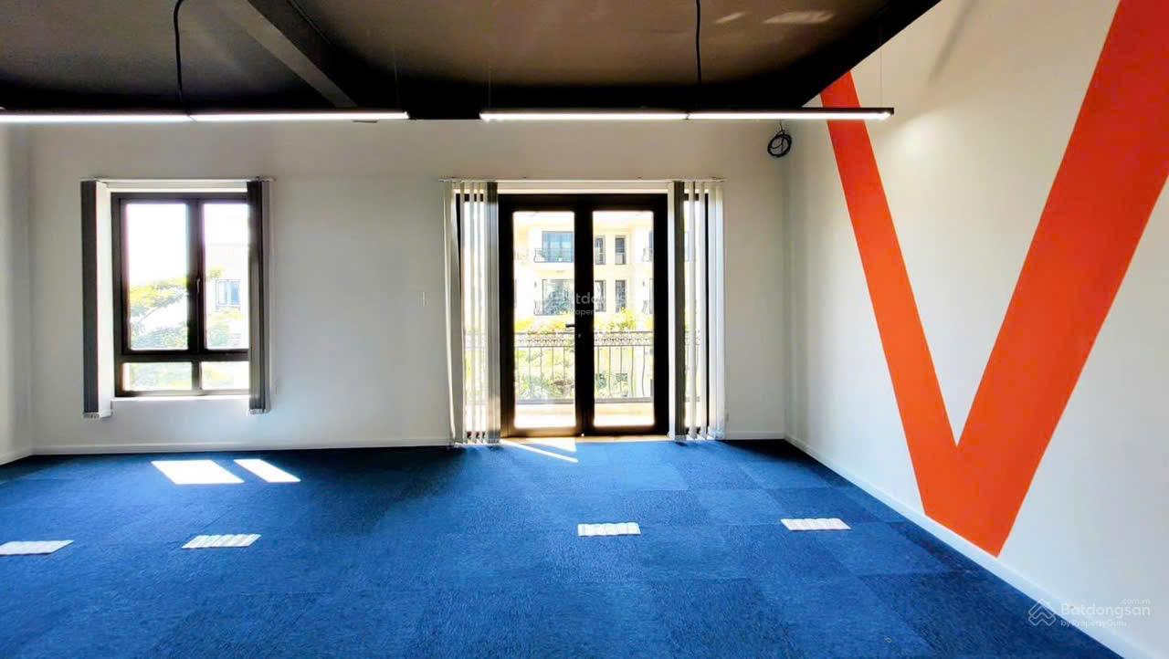 Biệt thự thiết kế văn phòng, 10 x 25m hầm 4 tầng có thang máy, DTSD 550m2 giá 150triệu/tháng