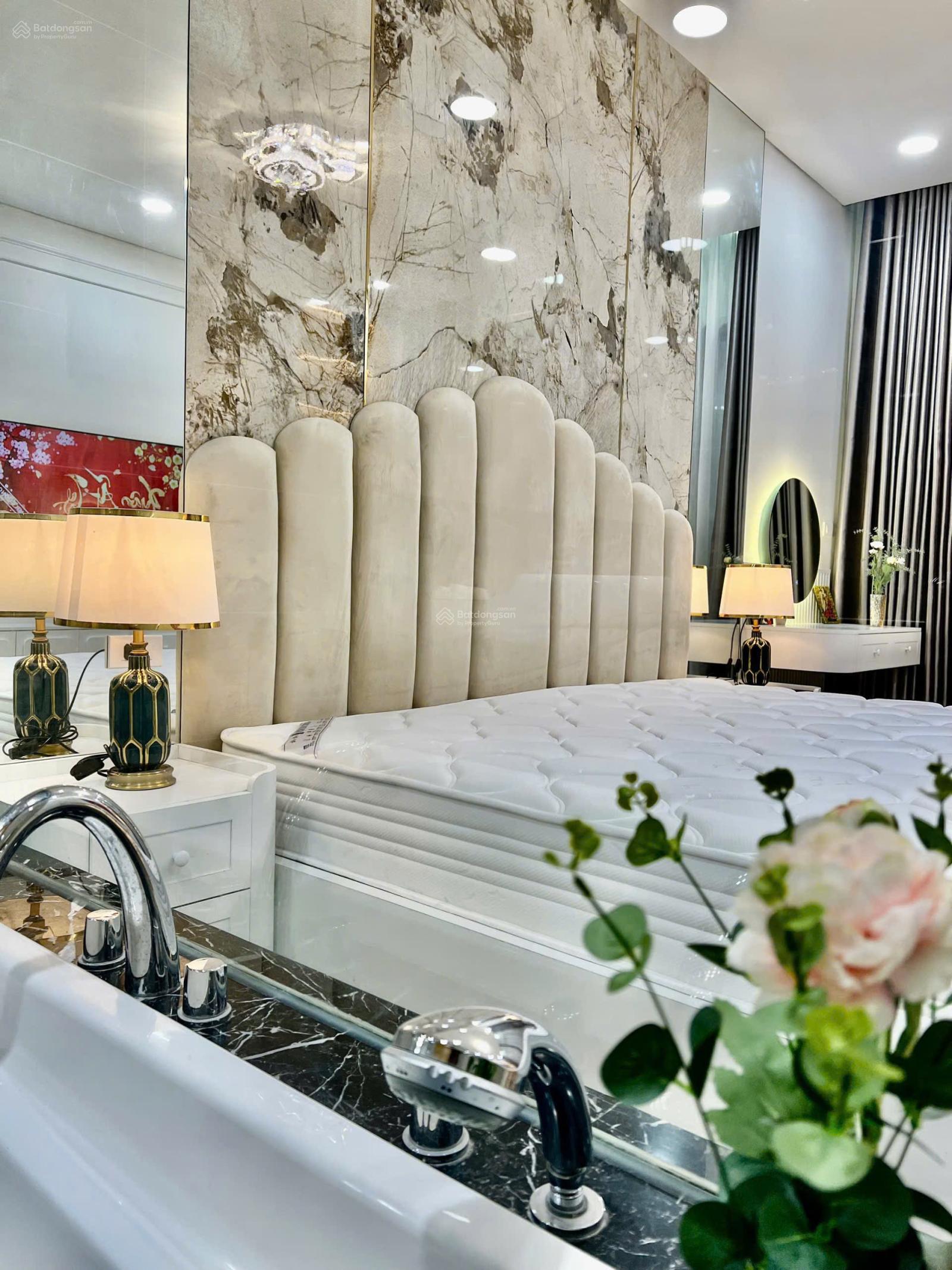 Cam kết giá thực bán nhanh căn hộ 137m2 4PN3VS ban công Đông Nam tầng trung view thoáng, giá 12.5tỷ