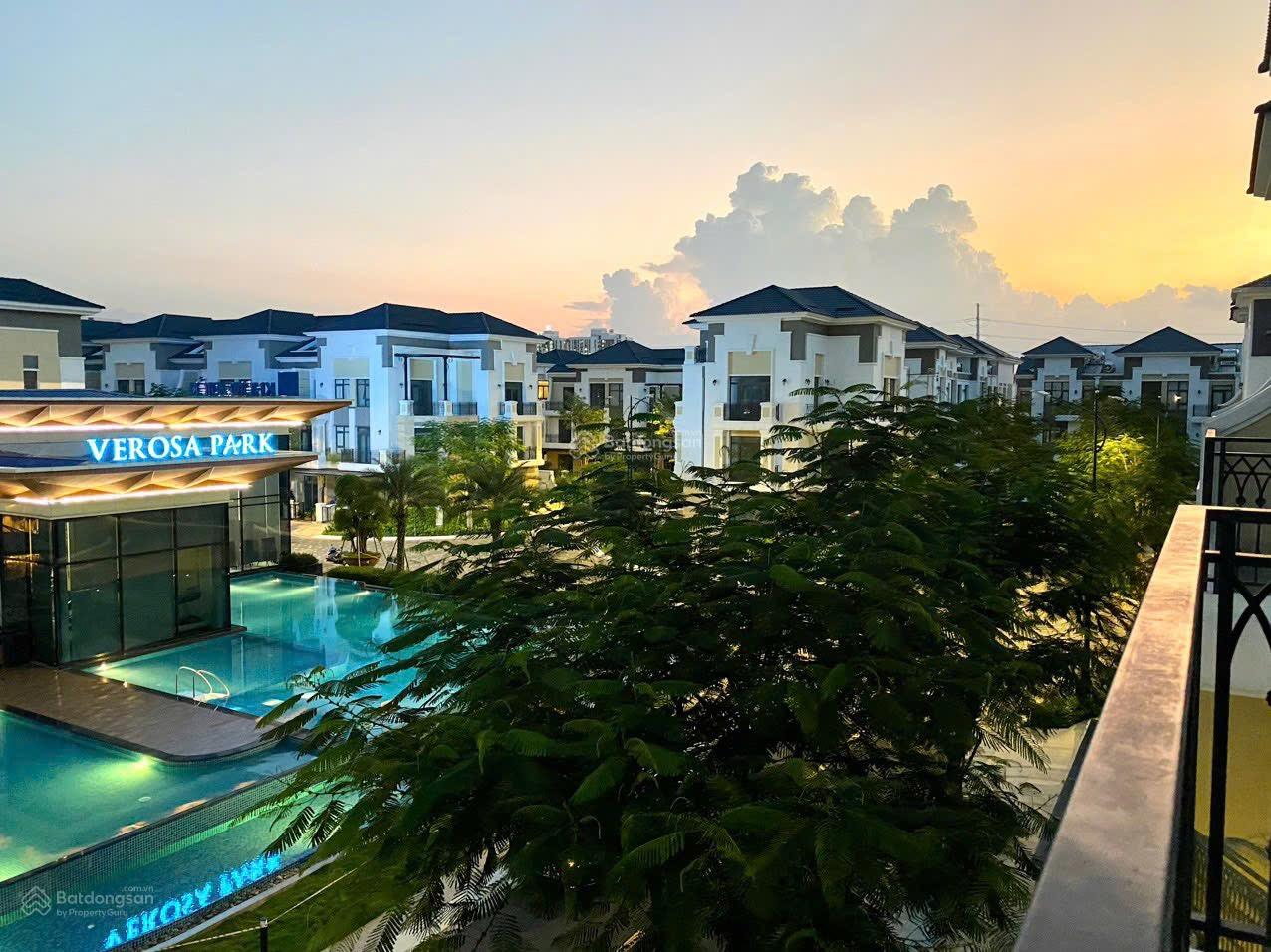 Chính chủ bán căn góc view hồ bơi - nhà thô, giá 25.8 tỷ TL Chính chủ bán căn góc view hồ bơi - nhà thô, giá 25.8 tỷ TL