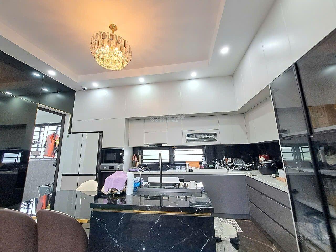 Cần bán biệt thự 3 tầng, DT 150m2, ngang 10m, hướng Tây Bắc, đường 10,5m Sơn Trà rẻ đẹp