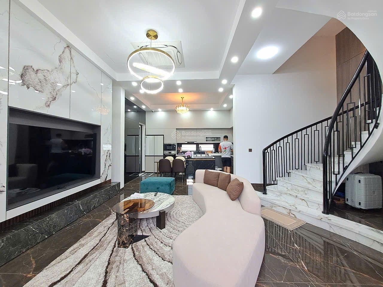 Cần bán biệt thự 3 tầng, DT 150m2, ngang 10m, hướng Tây Bắc, đường 10,5m Sơn Trà rẻ đẹp