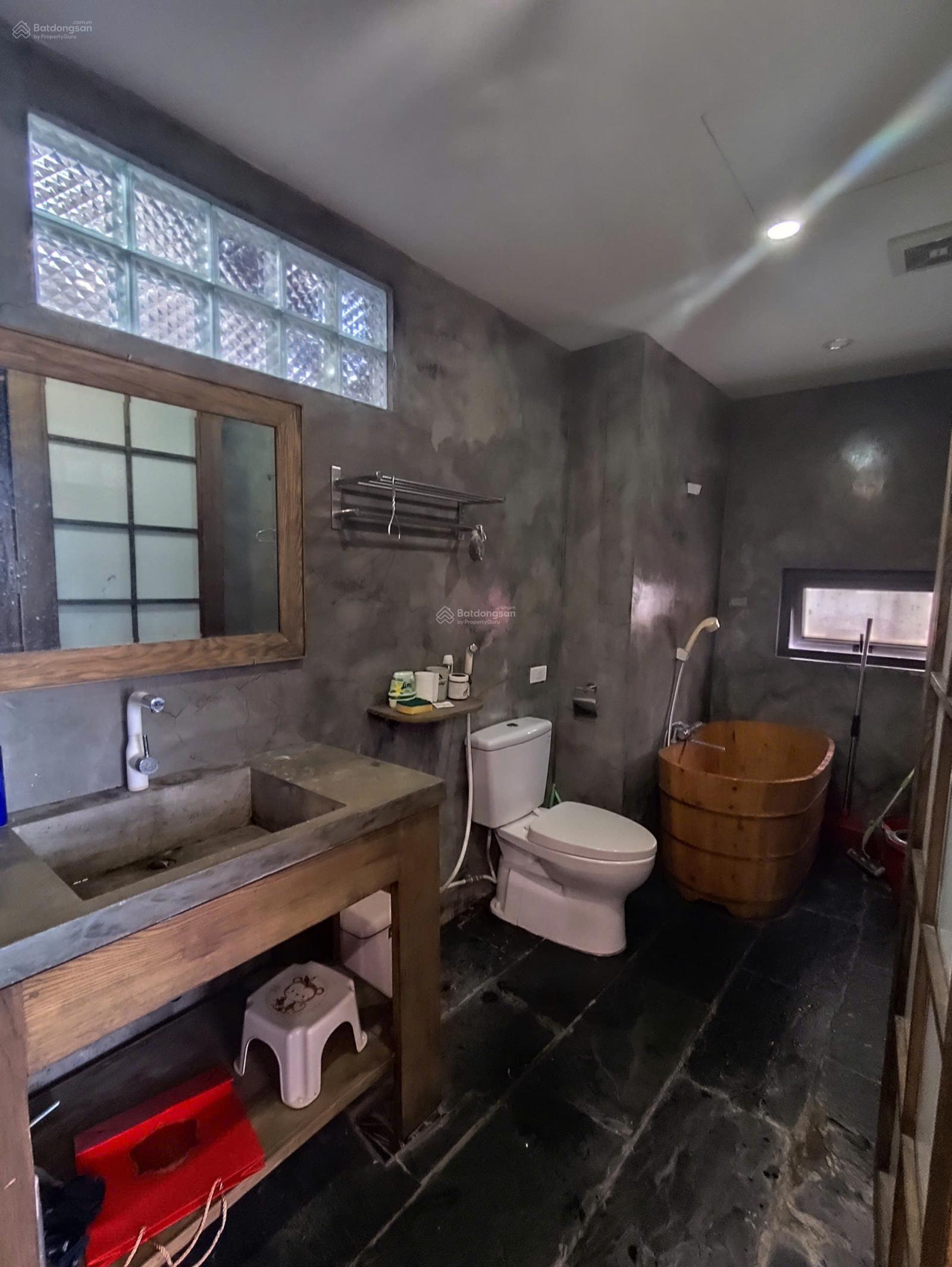 Cho thuê nhà phố Hương Viên 100m2, thông sàn, thang máy, giá 13tr/tháng