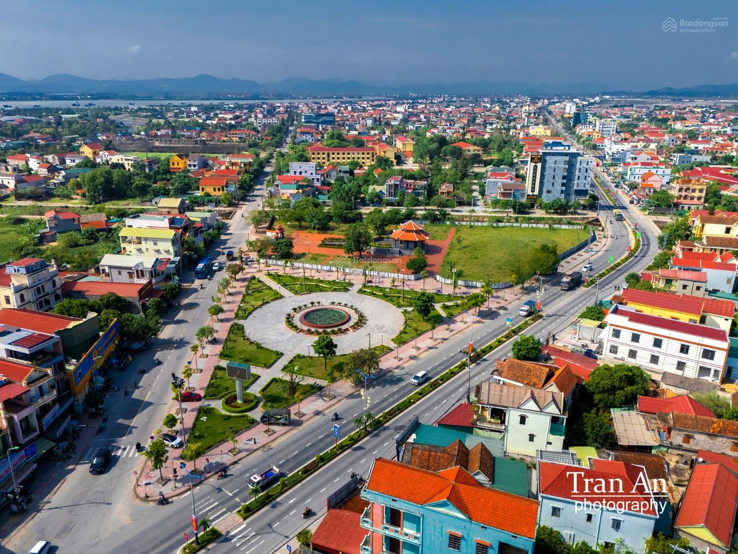 Chính chủ gửi bán căn nhà 3 tầng vị trí siêu đẹp đường Quang Trung - Ba Đồn - Quảng Bình (364.5m2) Chính chủ gửi bán căn nhà 3 tầng vị trí siêu đẹp đường Quang Trung - Ba Đồn - Quảng Bình (364.5m2)