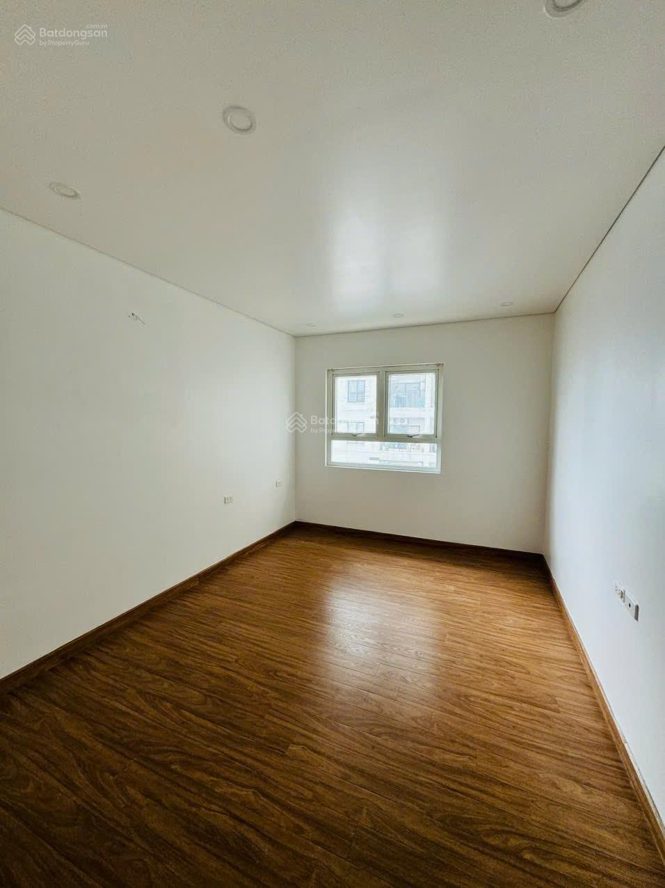 Tôi cần bán căn 3PN chung cư CT3 Mễ Trì Hạ, DT 142m2, không đồ giá 8 tỷ. LH 0977 632 ***