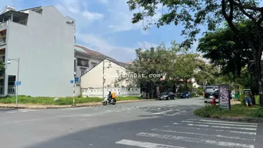 Bán lô đất góc 2mt đường lớn gần Nam Thiên PMH, Q7 dt 16x18m giá 120 tỷ, lh 0938 775 *** Mr An
