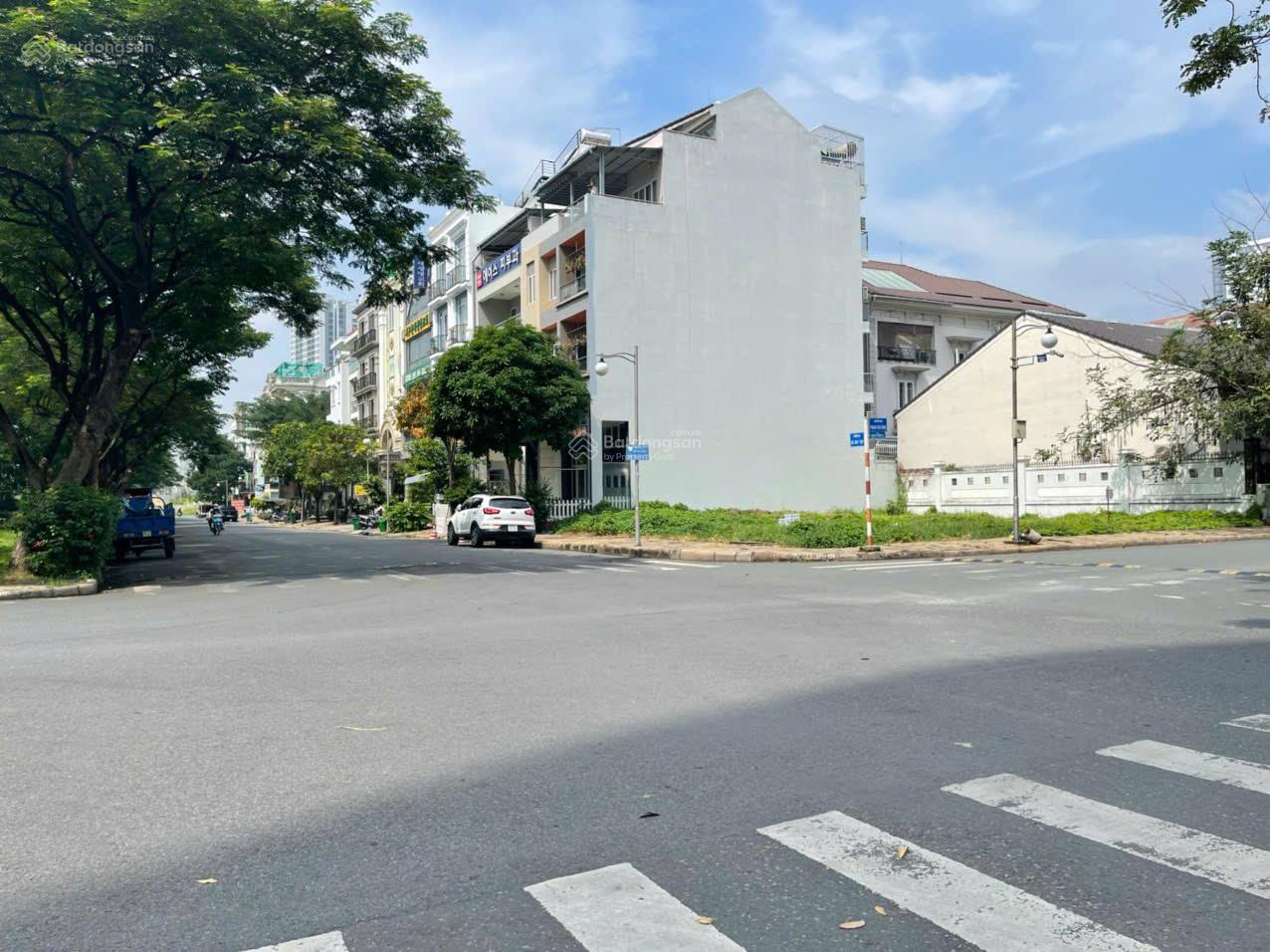 Bán lô đất góc 2mt đường lớn gần Nam Thiên PMH, Q7 dt 16x18m giá 120 tỷ, lh 0938 775 *** Mr An