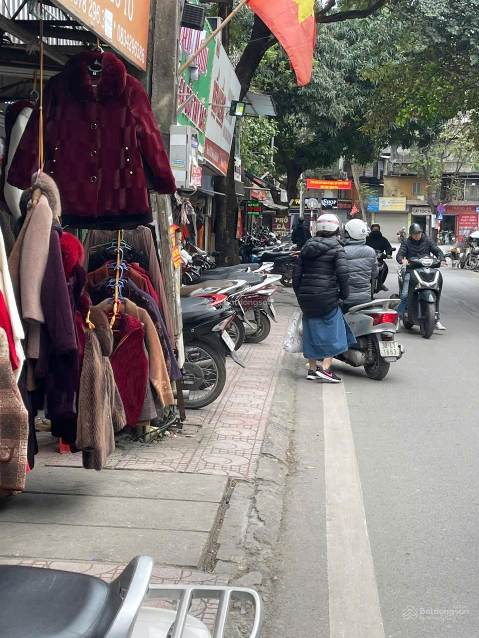 Bán nhà tập thể tầng 1 mặt phố Thành Công, quận Ba Đình giá tốt. LH chính chủ 0912 895 *** Bán nhà tập thể tầng 1 mặt phố Thành Công, quận Ba Đình giá tốt. LH chính chủ 0912 895 ***