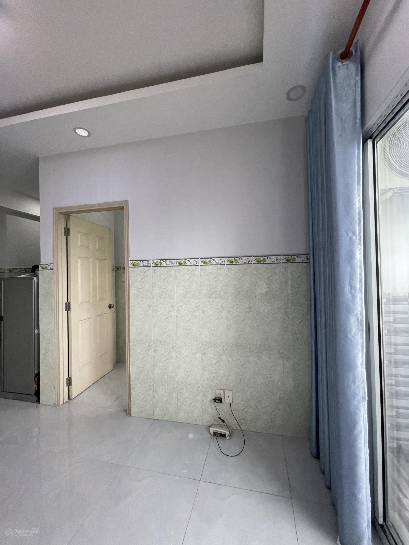 Bán căn 55m2, DT 2PN - 2WC HQC Plaza giá 1.350 tr, đã có sổ hồng sang tên ngay. Liên hệ 0937 379 ***