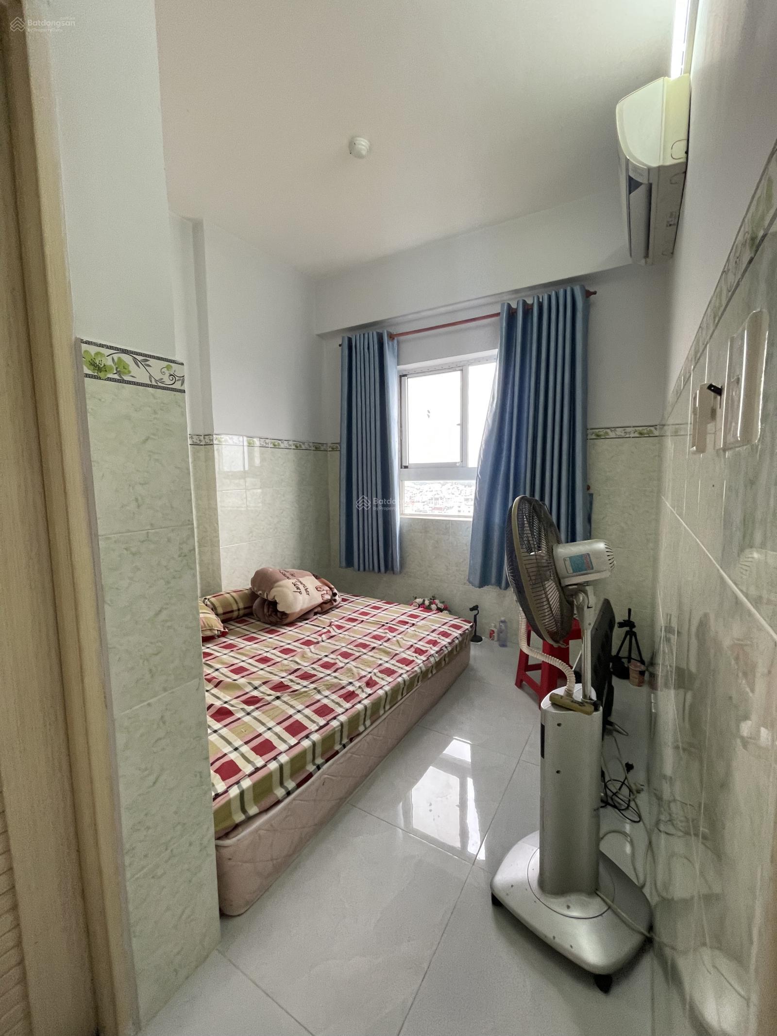 Bán căn 55m2, DT 2PN - 2WC HQC Plaza giá 1.350 tr, đã có sổ hồng sang tên ngay. Liên hệ 0937 379 ***