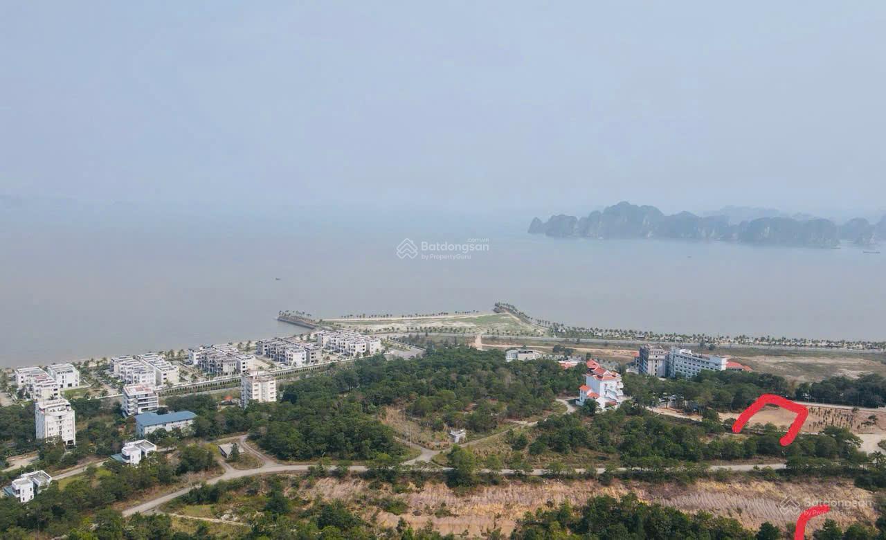 Cơ hội sở hữu ô đất biệt thự tại Đảo Ngọc Tuần Châu Hạ Long. Nhìn sang sân golf và ngắm du thuyền