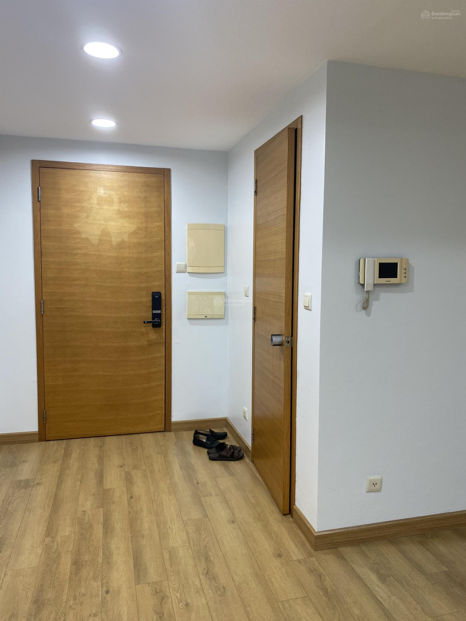 Chủ nhà thiện chí bán căn 2PN2VS rộng 112m2 tháp A nội thất cơ bản ở chung cư Sky City 88 Láng Hạ