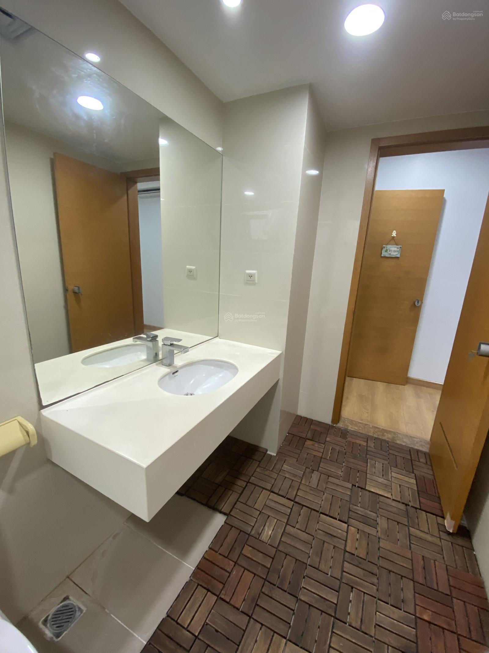 Chủ nhà thiện chí bán căn 2PN2VS rộng 112m2 tháp A nội thất cơ bản ở chung cư Sky City 88 Láng Hạ