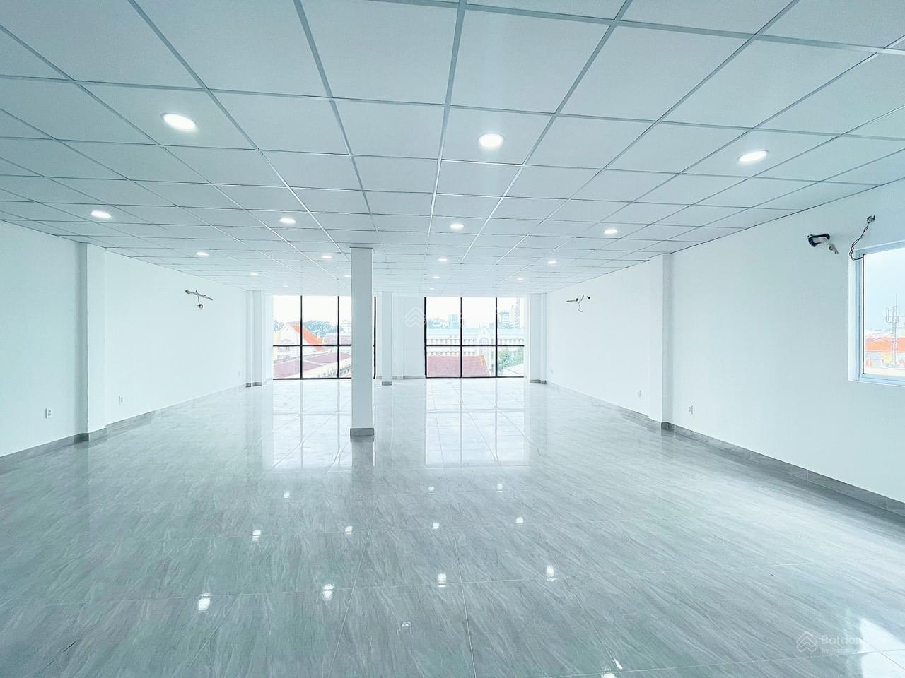 Văn phòng đẹp cho thuê MT 186 Bis Trần Quang Khải, Q1 DT 100m2 giá 30tr/th tell 0827 135 ***