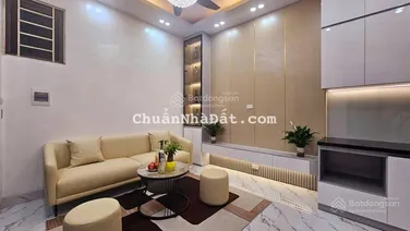 Bán nhà phố Trường Chinh. Dt:30m/3 tầng. Ô tô đỗ cửa. Phân lô . Kinh doanb tốt. Giá :6,8 tỷ