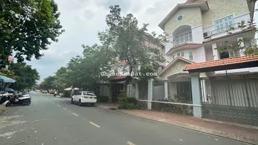 Cần cho thuê biệt thự KDC Him Lam 6A. DT 180m2, 1 hầm, 3 lầu, 5PN, cho thuê giá 40tr/th 0901 023 ***