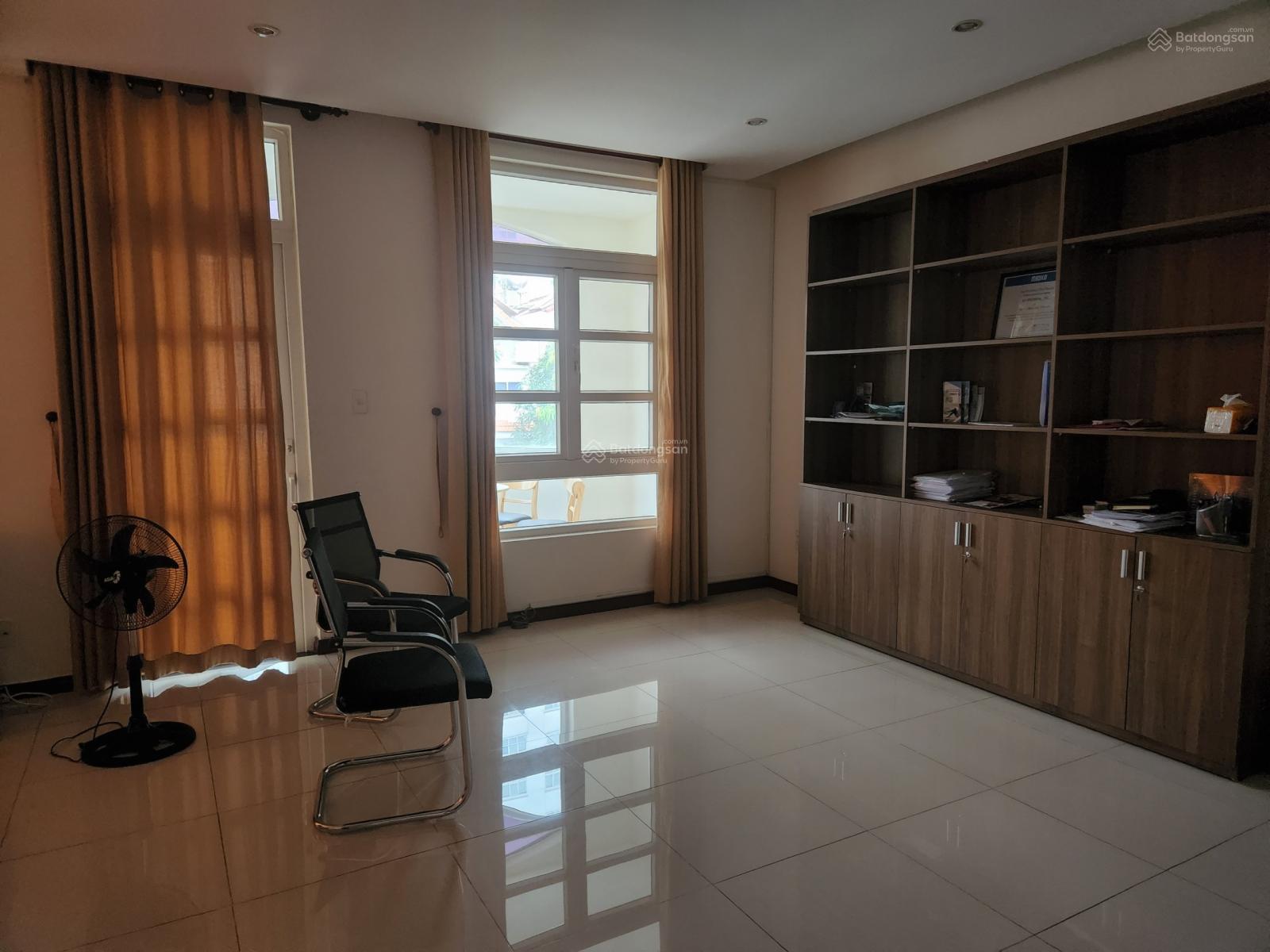 Cần cho thuê biệt thự KDC Him Lam 6A. DT 180m2, 1 hầm, 3 lầu, 5PN, cho thuê giá 40tr/th 0901 023 ***