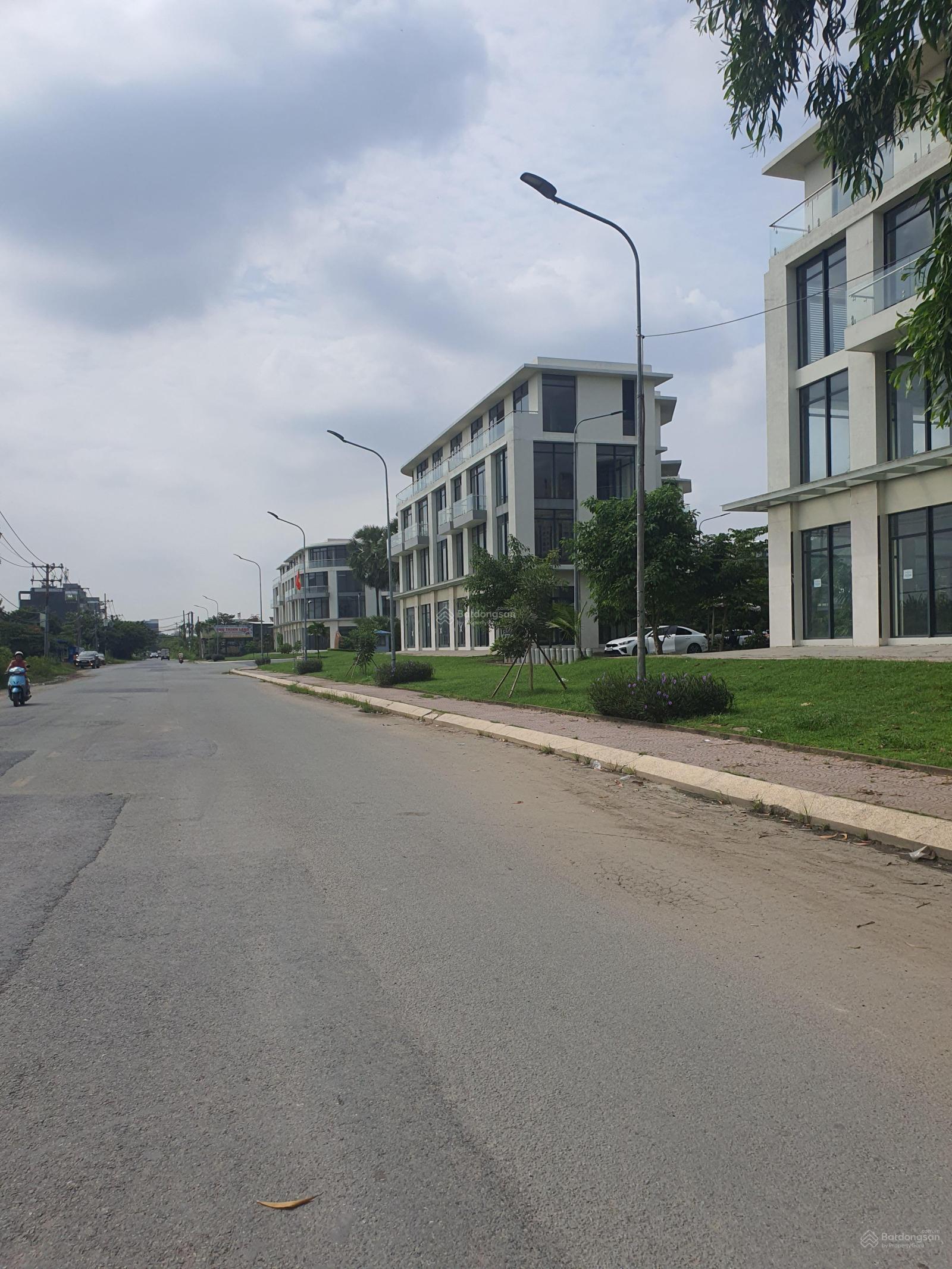 Bán nhanh 108m2 đất nền Liên Phường, Quận 9, giá 82 tr/ m2 sổ riêng