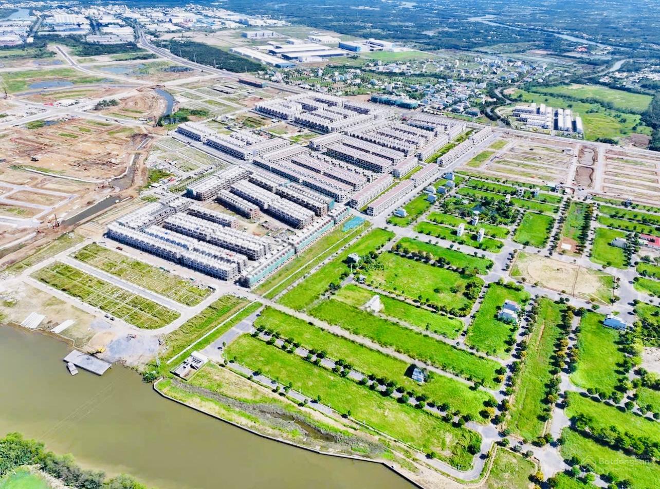 Bán nền 120m2 giá 3,465tỷ. Vị trí nằm ngay đường phố đi bộ, gần sông. Ms Chinh 0909 063 *** Bán nền 120m2 giá 3,465tỷ. Vị trí nằm ngay đường phố đi bộ, gần sông. Ms Chinh 0909 063 ***