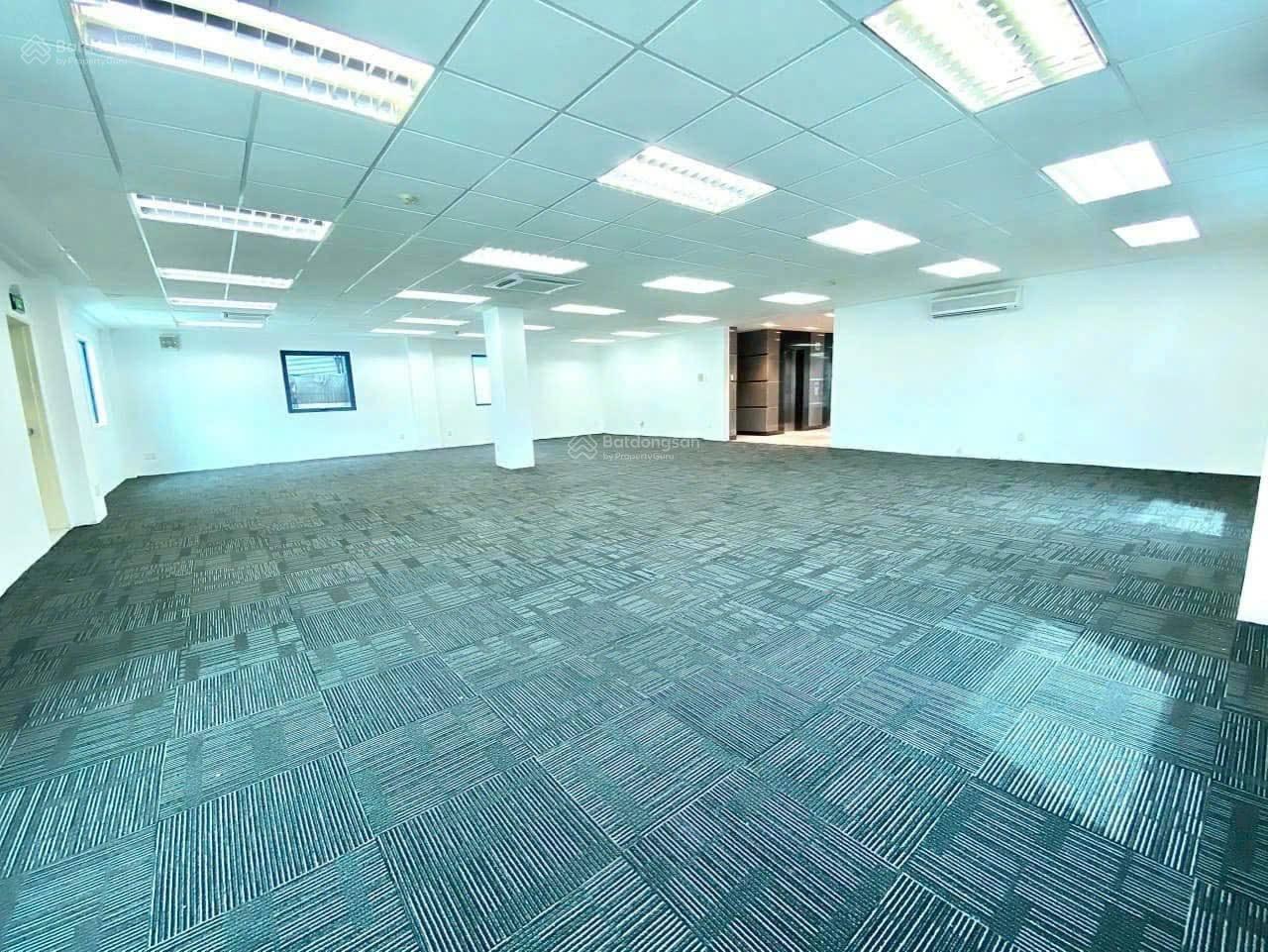 Chủ đầu tư cho thuê văn phòng Nguyễn Trãi 150m2, 300m2 đầy đủ công năng khu vực sầm uất