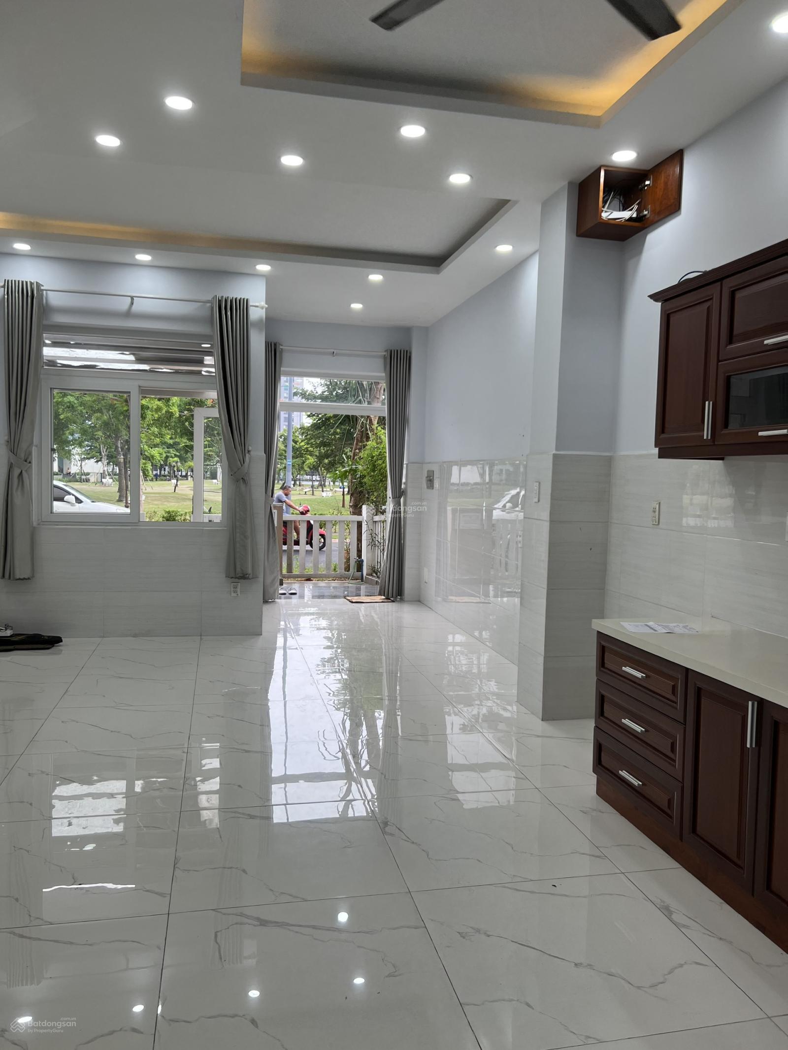 Bán nhà phố Khang Điền, Phong Phú Bình Chánh - DT 5x15m 1 trệt 2 lầu. View công viên lớn giá 7.4 tỷ