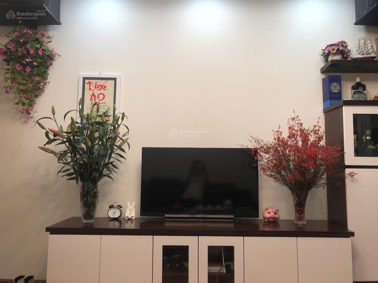 Cho thuê gấp căn hộ 2 ngủ full đồ tại Home City Trung Kính giá chỉ 14 triệu trên tháng 0912 883 ***