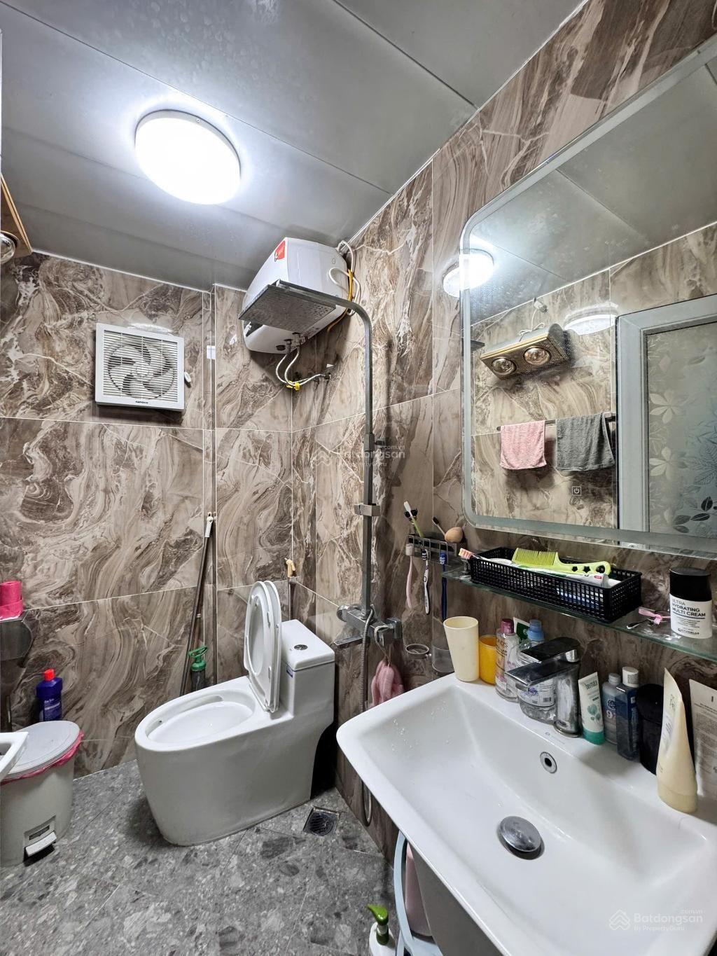Bán nhà Hoàng Đạo Thành, thang máy, full nội thất, 12,8 tỷ