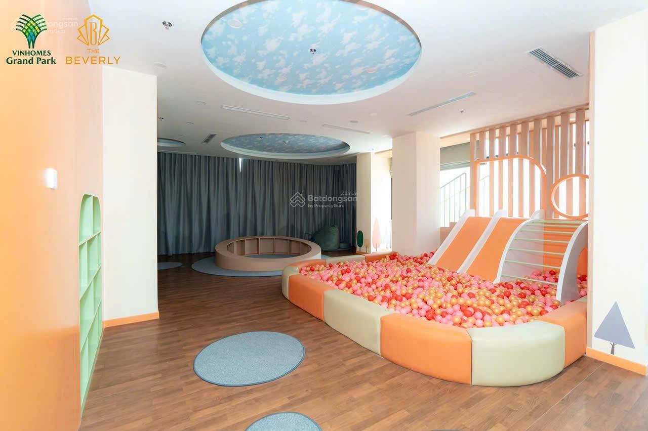 Hạ giá bán nhanh căn hộ The Beverly 2PN 79m2 có nội thất, view hồ bơi và CV giá 5,29 tỷ all in 100%