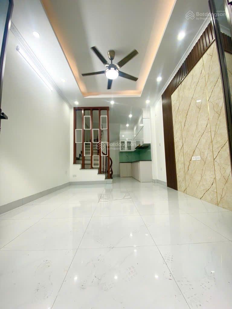 Siêu phẩm! Nhà lô góc Hoàng Cầu, 34m2, 6 tầng, nở hậu, giá 6,5 tỷ