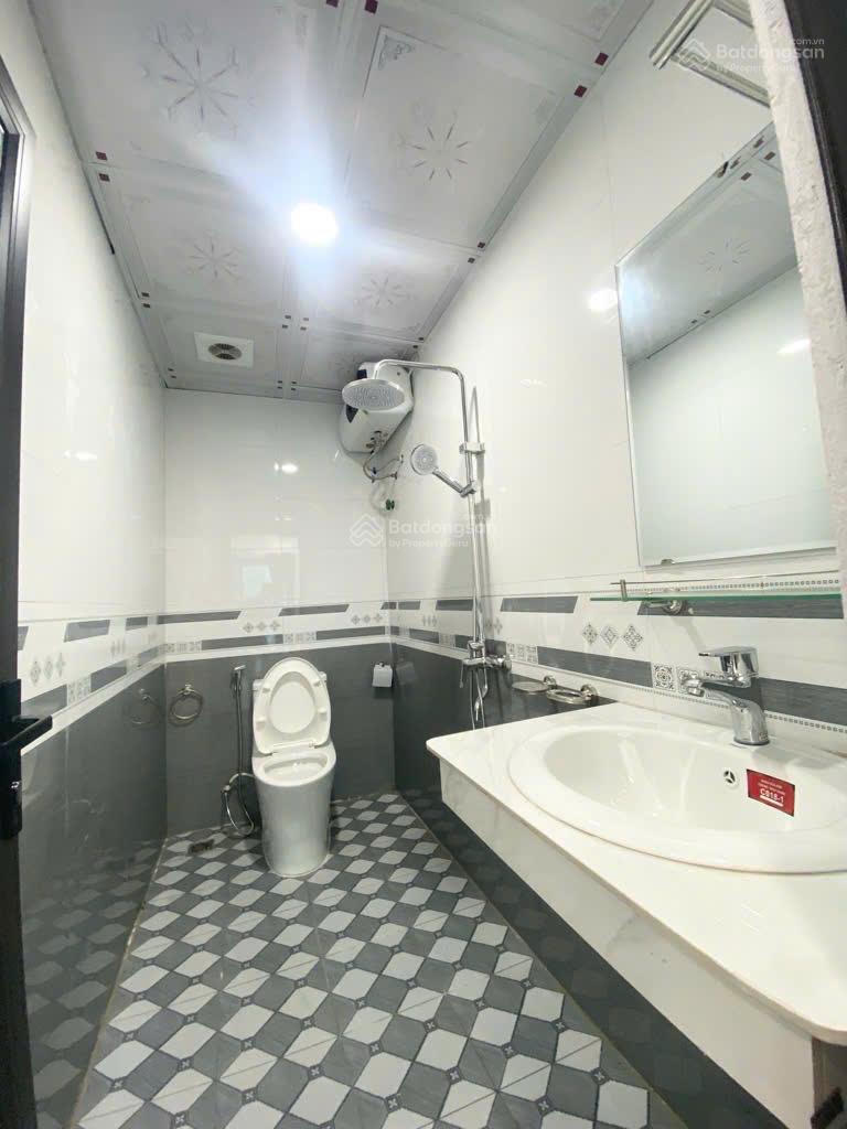 Siêu phẩm! Nhà lô góc Hoàng Cầu, 34m2, 6 tầng, nở hậu, giá 6,5 tỷ