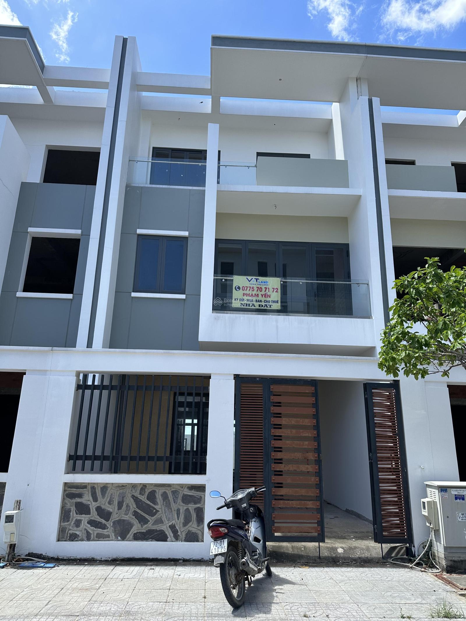Bán nhà phố Bà Rịa City Gate - Đã có sổ 120m2, nhà đã hoàn thiện. Giá 4.2 tỷ, 0775 707 *** Phạm Yến